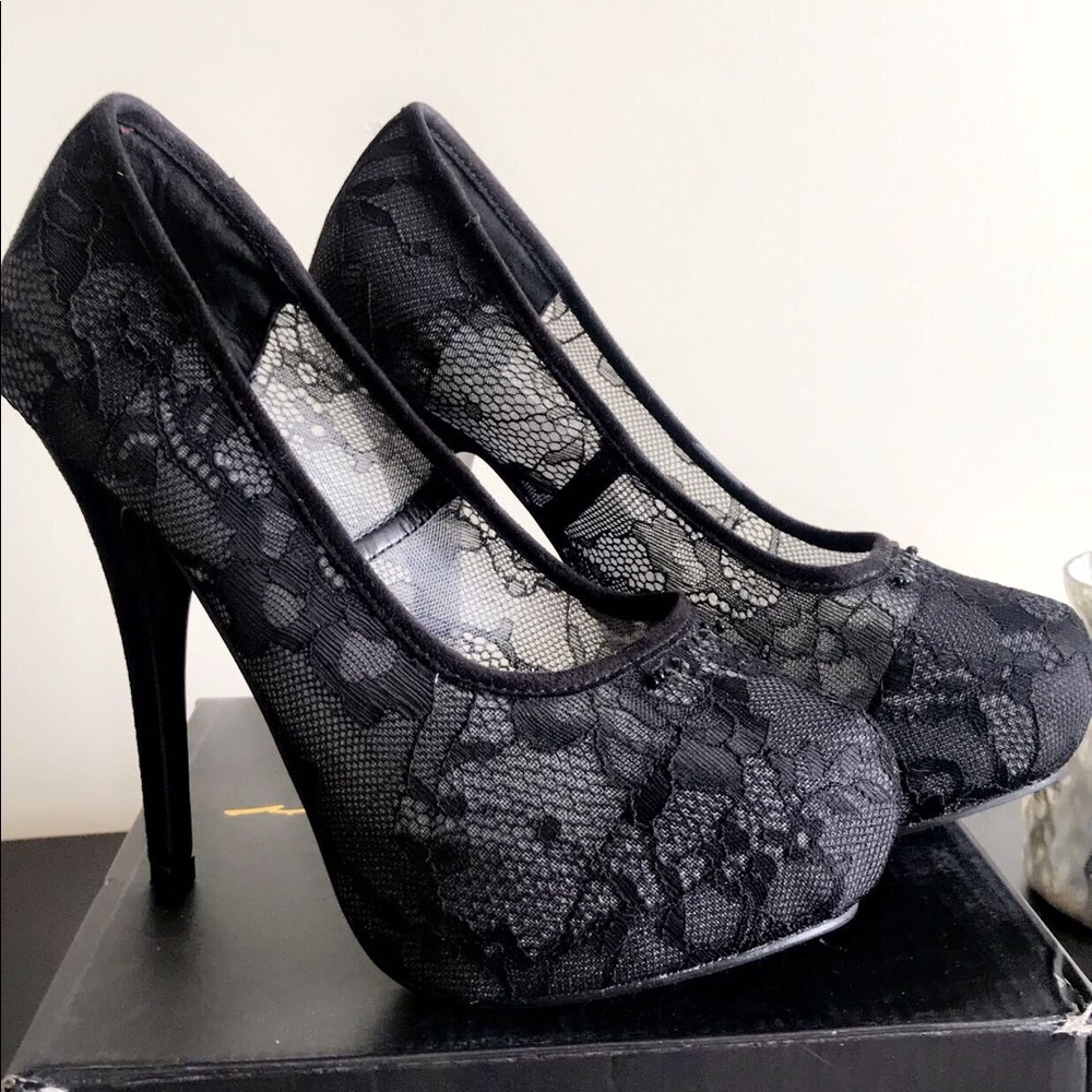 Really cute high heels, size 8.5 feels like 8